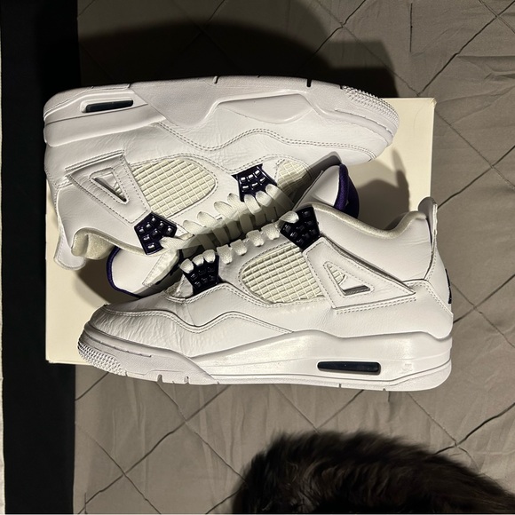 Size 7.5 - Jordan 4 Retro Metallic Pack - Court Purple 2020 - Picture 6 of 7